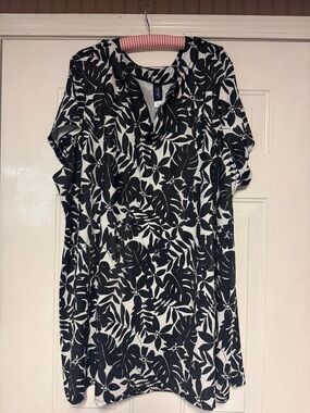 Swimsuits For All Black & White Leaf-Print Tunic Top